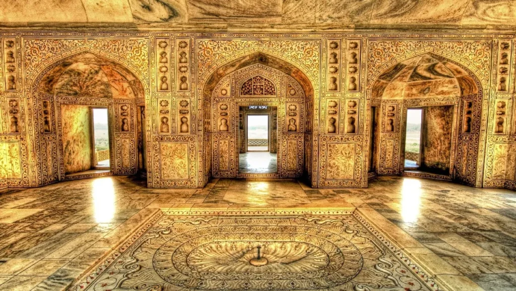 Agra Fort Diwan-i-Khas featuring elegant Mughal pillars and architecture