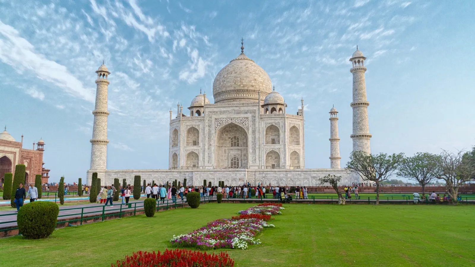 Taj Mahal Tour Guide featuring a panoramic view of the Taj Mahal in Agra
