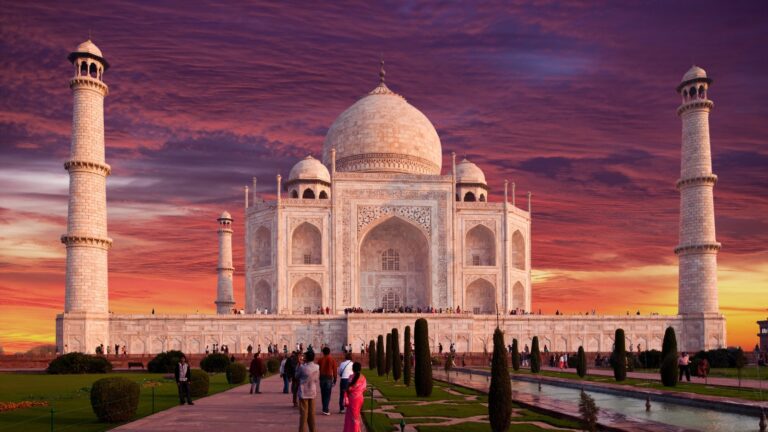 Things to do in Agra including Taj Mahal sightseeing and Mughal architecture